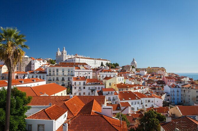 e-Scavenger hunt Lisbon: Explore the city at your own pace - São Pedro de Alcântara begins with one of Lisbon’s best pauses