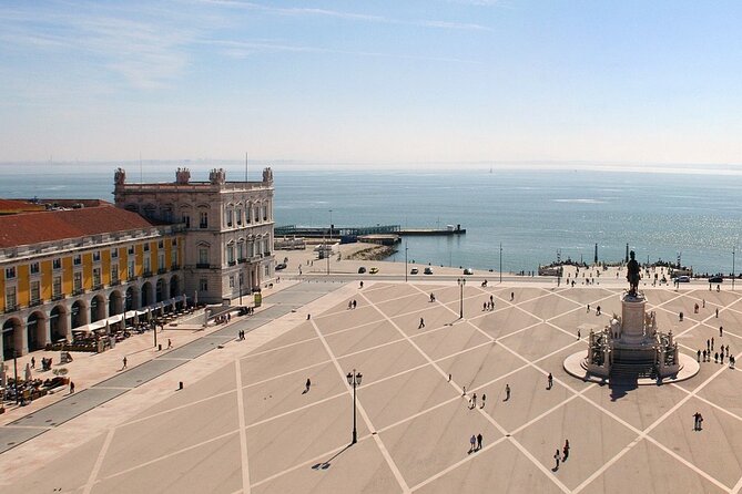 e-Scavenger hunt Lisbon: Explore the city at your own pace - Bica and Bairro Alto finish with Lisbon’s steep streets