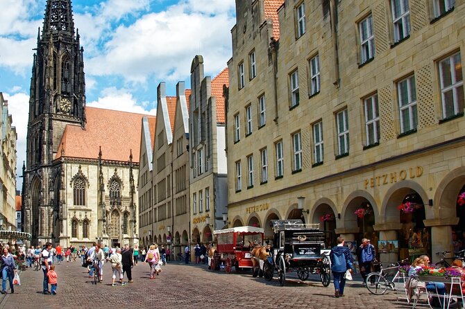 e-Scavenger hunt Münster: Explore the city at your own pace - Kiepenkerl, the palace, and the quieter city details