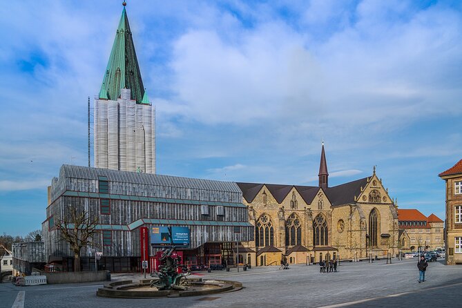 e-Scavenger hunt Paderborn: Explore the city at your own pace - Town hall, shops, and a more modern Paderborn