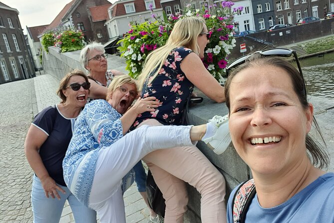 e-Scavenger hunt Roermond: Explore the city at your own pace - Cathedral, cemetery, and the old city edge