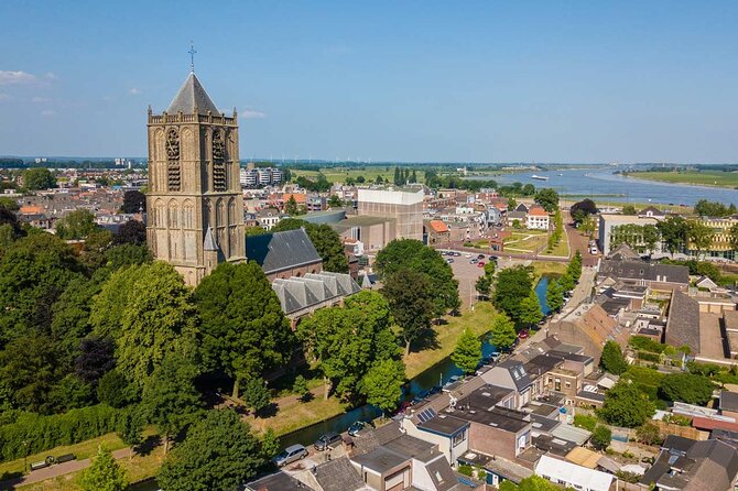 e-Scavenger hunt Tiel: Explore the city at your own pace - A cultural stop with about 180 performances