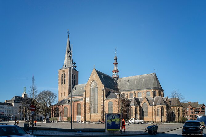 e-Scavenger hunt Turnhout: Explore the city at your own pace - De Warande and Turnhout’s cultural life
