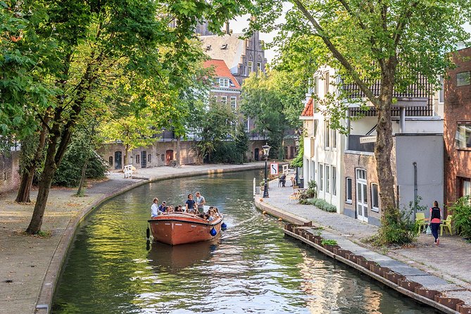 e-Scavenger hunt Utrecht: Explore the city at your own pace - Utrecht’s railway story and Neude square