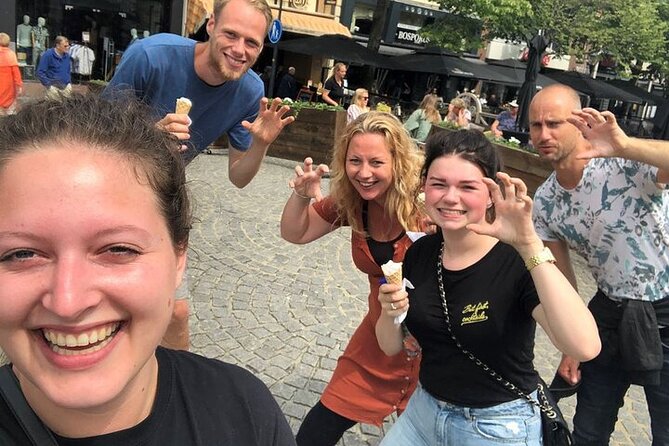 e-Scavenger hunt Volendam: Explore the city at your own pace - Saint Vincent Church and the quieter streets