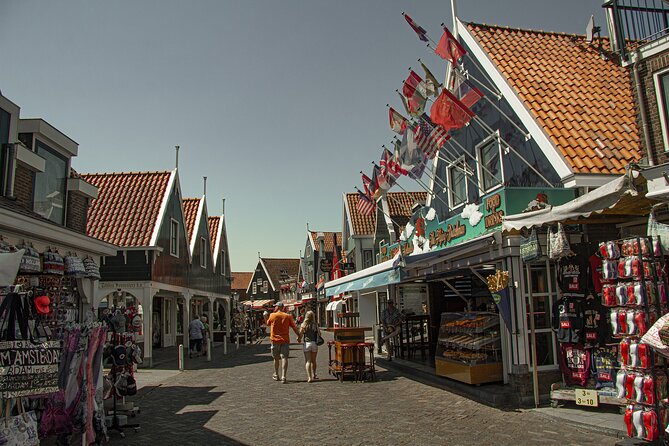 e-Scavenger hunt Volendam: Explore the city at your own pace - De Halve Maen and a wider story