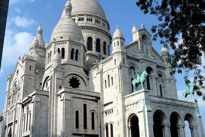 Escape game in Montmartre - Dalida, La Maison Rose, and the district’s personality