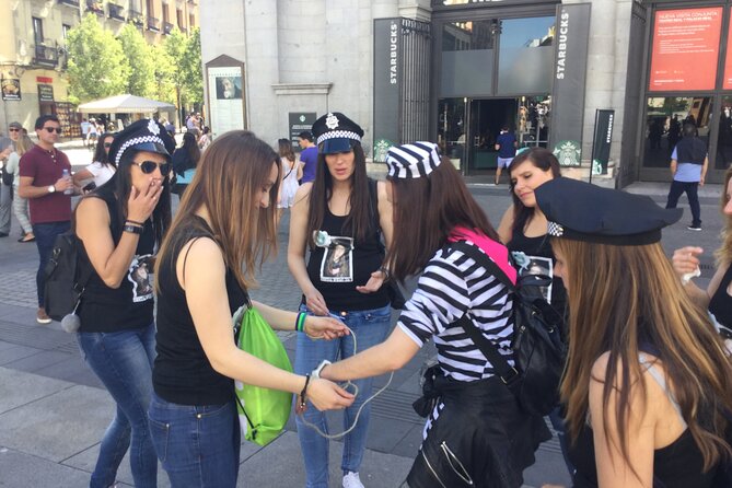 Escape game Madrid, chase the killer - Starting the case at Puerta del Sol