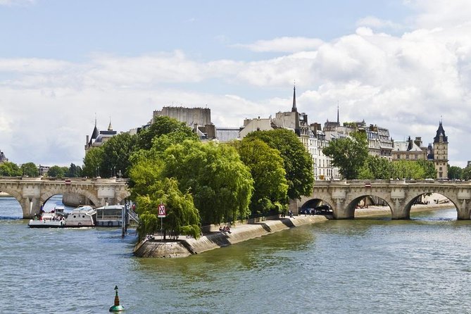 Escape game on the Île de la Cité - Place Dauphine and the island’s royal side