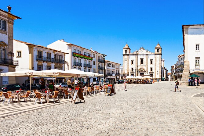 Évora Scavenger Hunt and Sights Self-Guided Tour - Jardim Diana and the shift between landmarks