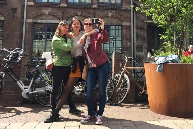 Exciting Murder Mystery - Interactive city walk in Arnhem - What the WhatsApp instructor adds