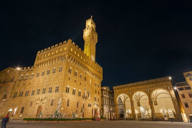 Florence Inferno: Dante’s Haunted Exploration Game and Tour - Starting with Dante in Piazza della SS. Annunziata