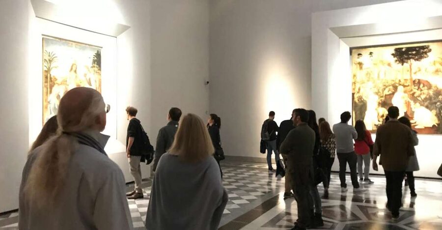 Florence: Uffizi Gallery Private Treasure Hunt for Families - Meeting at the Neptune Fountain