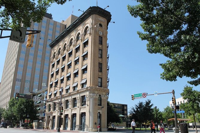 Fort Worth Scavenger Hunt and Sights Self-Guided Adventure - Adding creative photo tasks