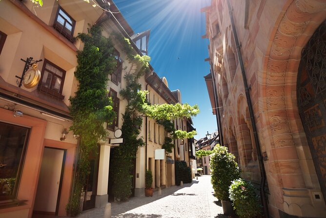 Freiburg in Breisgau Scavenger Hunt and Sights Self-Guided Tour - Freiburg’s cathedral and the first clues