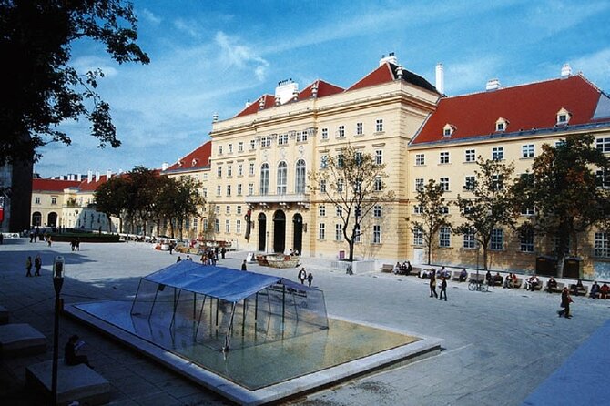 Fun & mobile scavenger hunt through Vienna - Stop 3: Votivkirche, a quieter change of mood