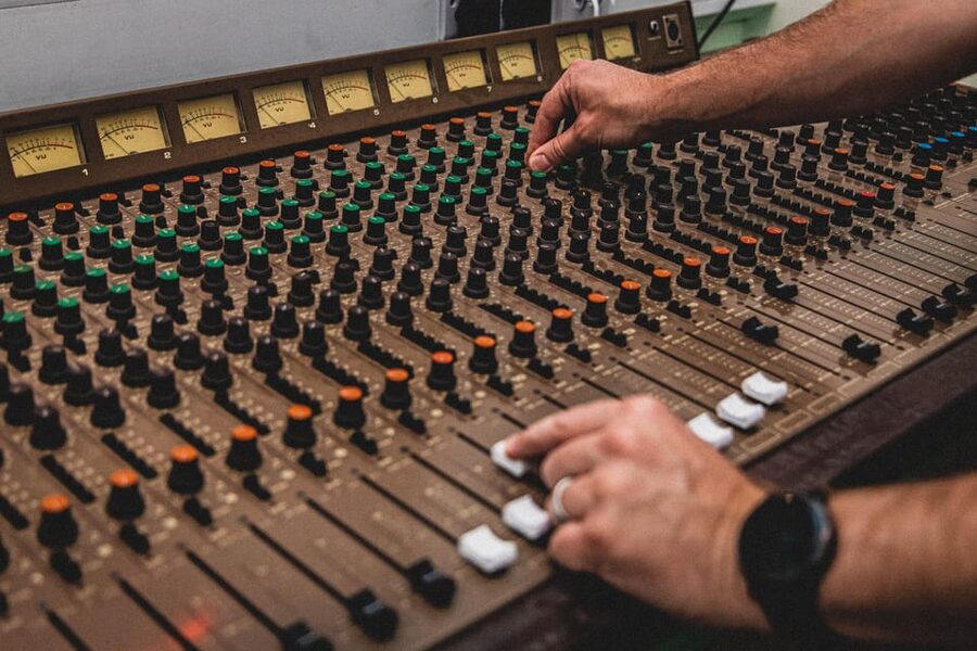 Glasgow: Stuck in the 90s... A Nostalgic Musical Escape Room - How the 75-minute investigation unfolds