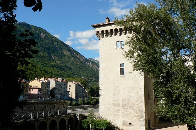 Grenoble Scavenger Hunt and Sights Self-Guided Tour - Who will enjoy this Grenoble tour?
