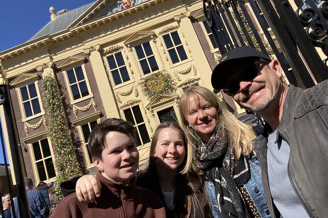 Hague: The Heart of Old Town Exploration Game and Tour - Starting at Escher in Het Paleis