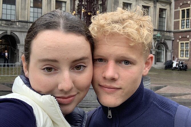 Hague: The Heart of Old Town Exploration Game and Tour - Mauritshuis, Binnenhof, and the center of Dutch government