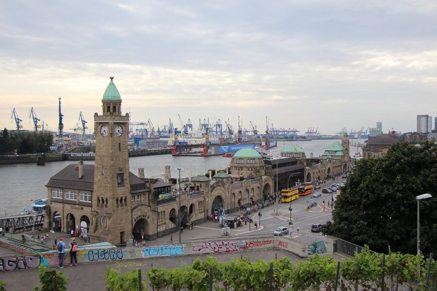 Hamburg Landungsbrücken: Outdoor Escape Game - Weather, walking, and practical comfort