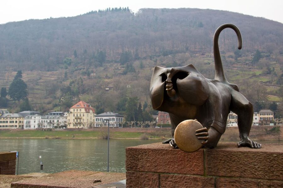 Heidelberg: Scavenger Hunt Self-Guided Tour - Crossing the Neckar and reaching the Old Bridge