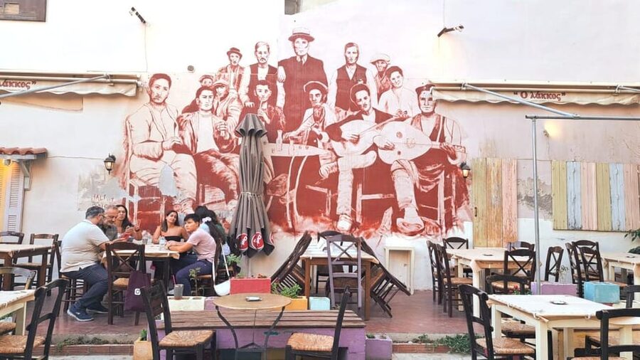 Heraklion: Family Zorba Treasure Hunt with Food Stop - What the Zorba theme adds