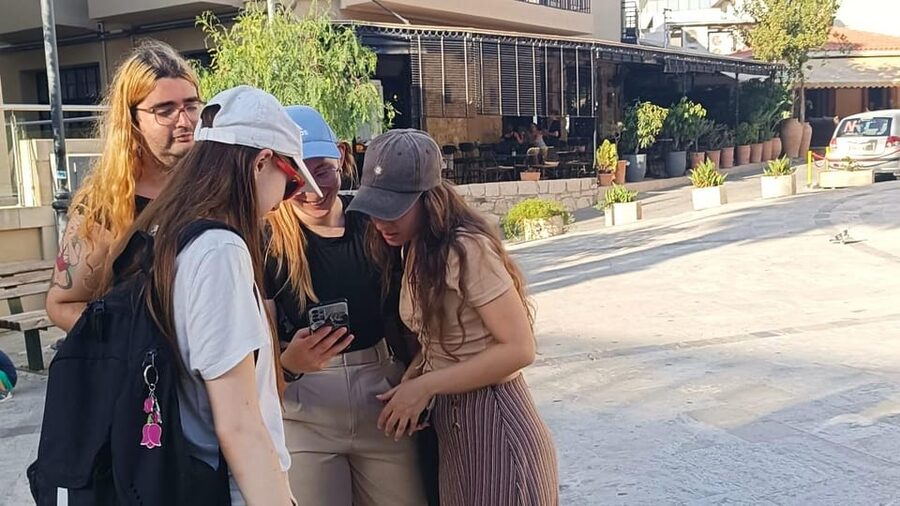 Heraklion: Family Zorba Treasure Hunt with Food Stop - Riddles that make you notice the city