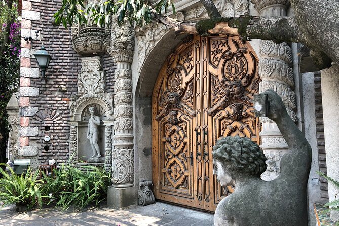 Hidden Gems of Mexico City: Exploration Game and Tour - Tagle Park and a neighborhood name