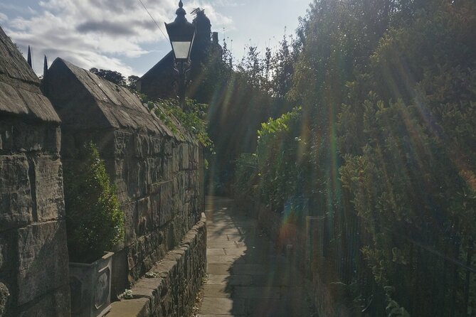 Immersive Murder Mystery in York, A City Treasure Hunt Experience - Narrow lanes, pubs, and the middle section