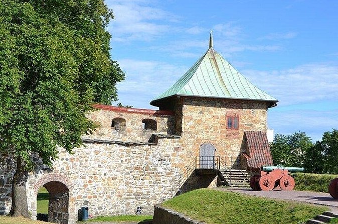 Interactive Mystery Hunt by Akershus in Oslo - Stop Three: Bankplassen Changes the Setting
