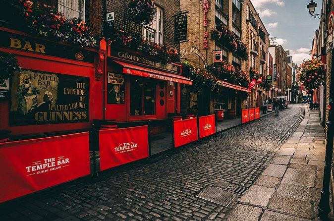 Interactive Treasure Hunt of Dublin's Secrets - Finishing in the Gardens of Dublin Castle