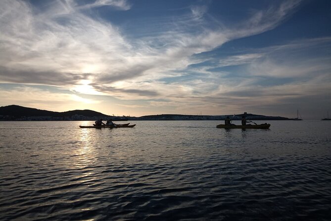 Kayak Treasure Hunt in Balearic Islands - Paddling toward the first snorkeling stop