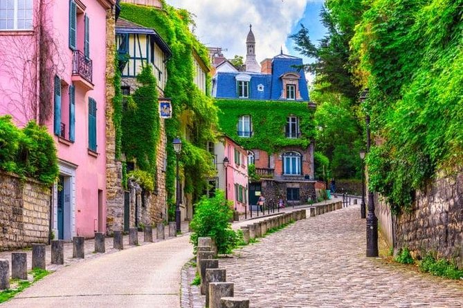 Kids/teens escape game in Montmartre - Place du Tertre and the artist quarter