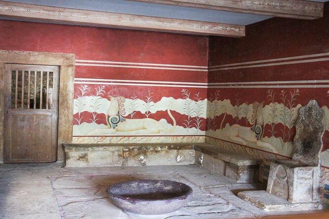 Knossos Palace Self-Guided Treasure Hunt & Tour - Who will enjoy this format most