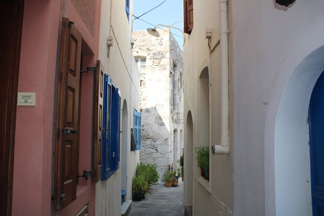 Kos Scavenger Hunt and Highlights Self Guided Audio Tour - Neratzia Castle Bridge and the edge of the old town