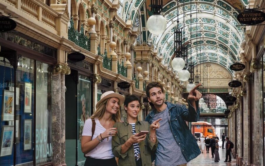 Leeds: City Walking Tour & Exploration Game - Starting at Leeds Art Gallery