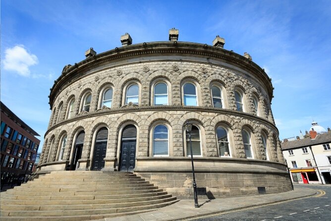 Leeds Scavenger Hunt and Sights Self-Guided Tour - Questions that make you look twice