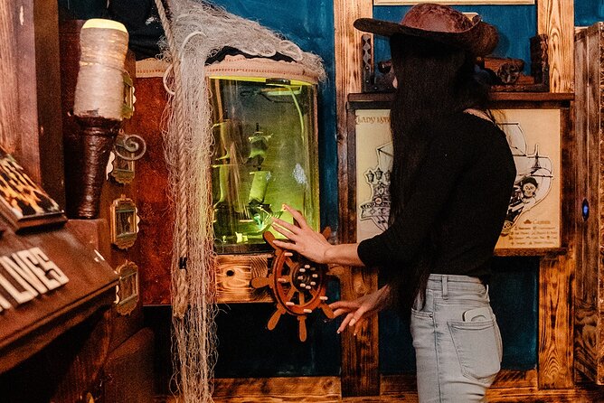 Legend of Skull Island Immersive Escape Room Experience - English support and the role of the game master