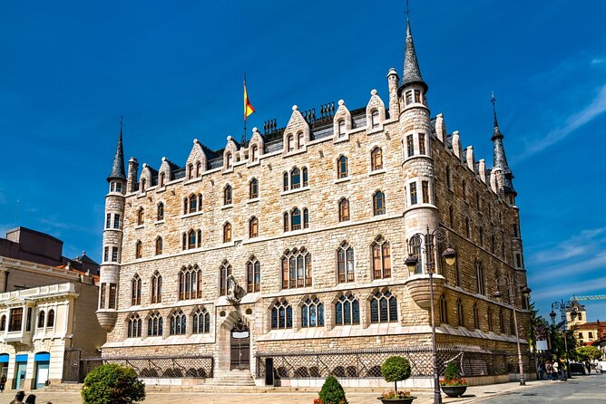 León Scavenger Hunt and Sights Self-Guided Tour - Questions That Make You Look Twice
