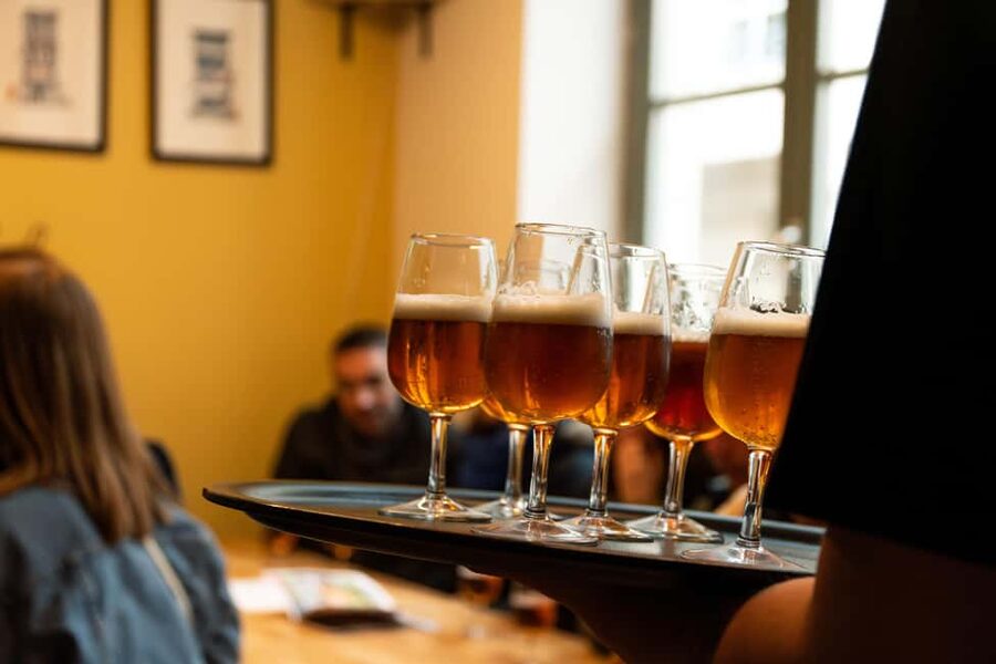 Lille: Scavenger hunt and beer tasting in Old Lille - Four bars, four small pours, and four quizzes