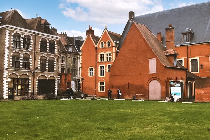 Lille Scavenger Hunt and City Highlights Walking Tour - Who gets the best value for $11.93