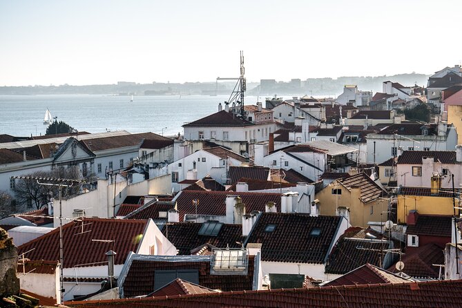 Lisbon Old Town: Exploration Game and Tour - Santa Justa Lift and the Carmo quarter