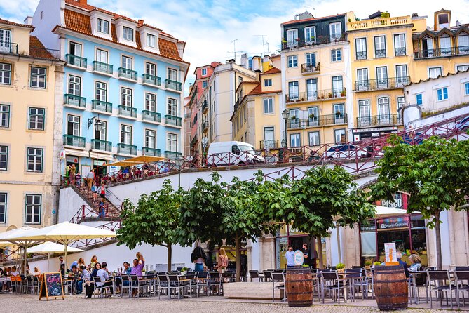 Lisbon Secrets of the Freemasons: Exploration Game and Tour - Reading Praça do Comércio through its landmarks