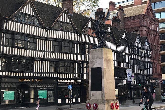London Charles Dickens Puzzle Questo and Self-Guided Tour - Theatre ghosts at Lincoln’s Inn Fields