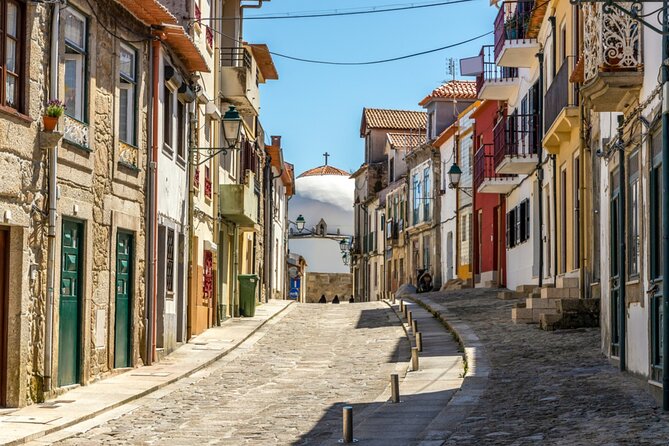 Love in Porto: Self-Guided Romantic Puzzle Walk - Starting beside the university at Fonte dos Leões