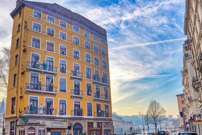 Lyon Scavenger Hunt and Sights Self-Guided Tour - A city tour that puts the phone to work