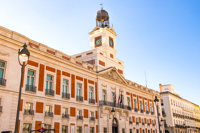 Madrid (Historical Centre) Scavenger Hunt and Self-Guided Tour - Timing, battery, and practical comfort