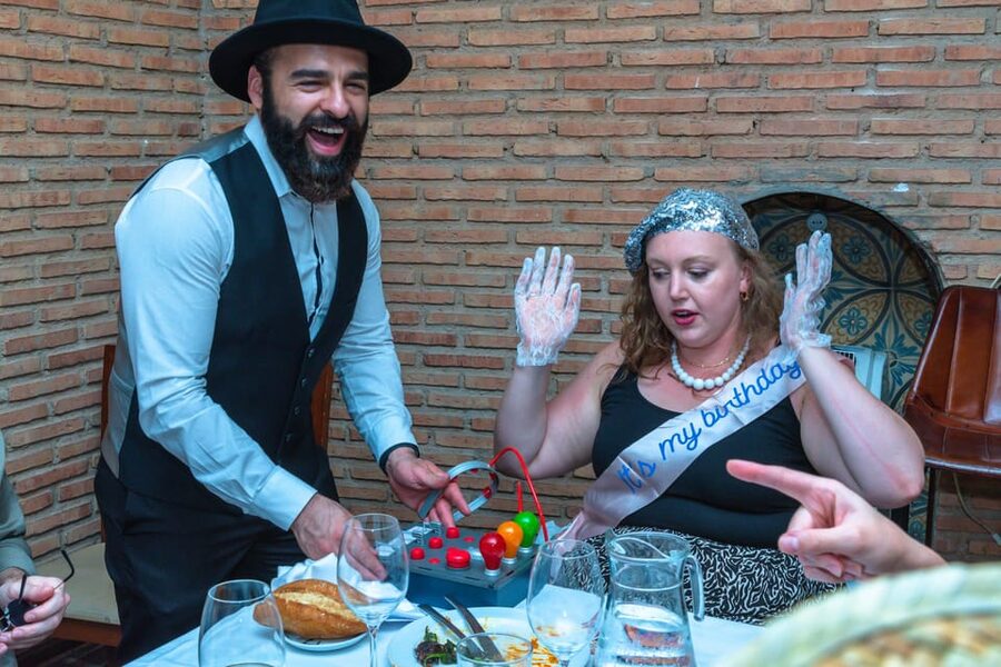 Madrid: Murder Mystery Dinner Experience - The food and drink: good value with limits