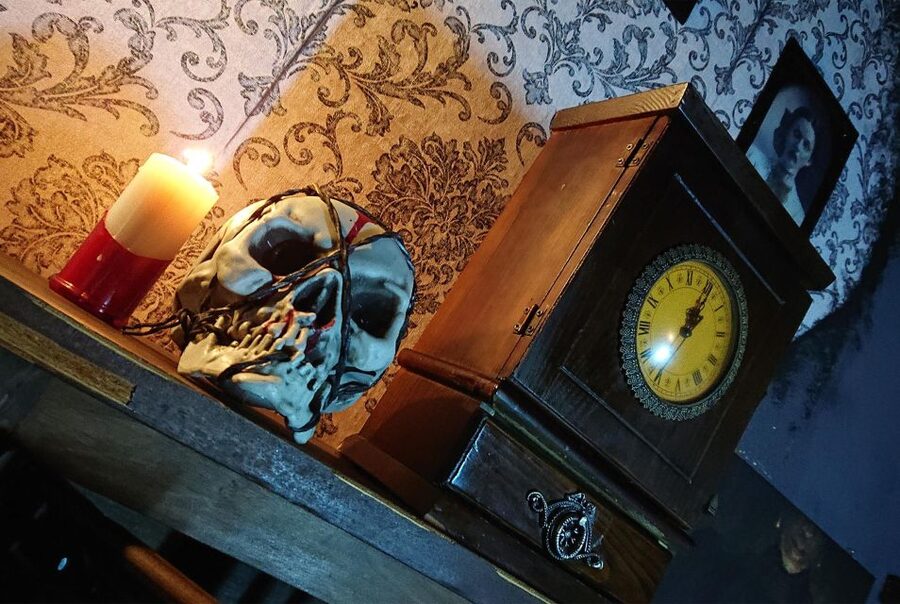 Madrid: Scary Escape Room "The Haunted Box" - A 15-minute briefing before the clock starts